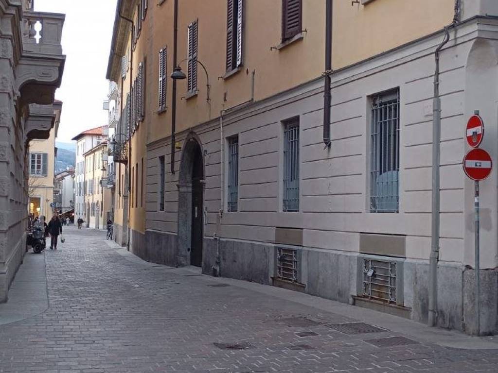 appartamento in vendita a Como in zona Como Centro