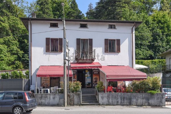 locale commerciale in vendita a Como