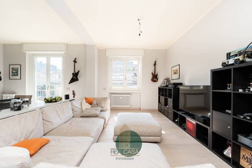 appartamento in vendita a Como in zona Valduce