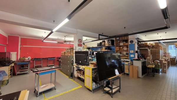 locale commerciale in vendita a Como in zona Camerlata