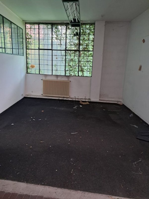 locale di sgombero in vendita a Como