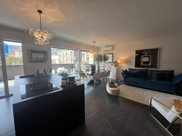 appartamento in vendita a Como in zona Borghi