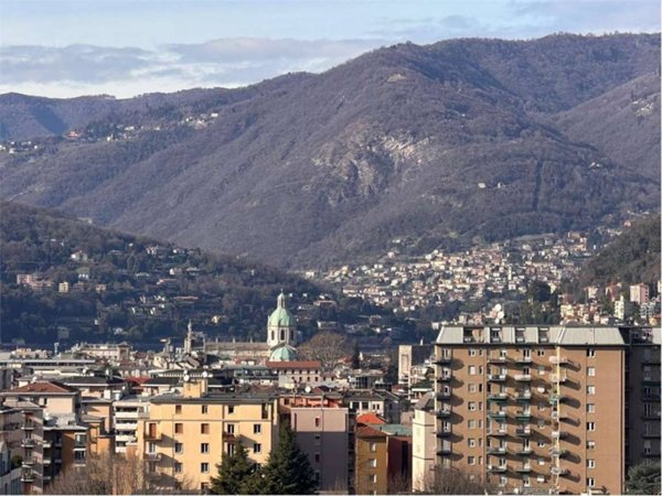 appartamento in vendita a Como in zona Lora