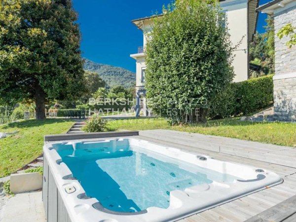 casa indipendente in vendita a Como in zona Villa Olmo