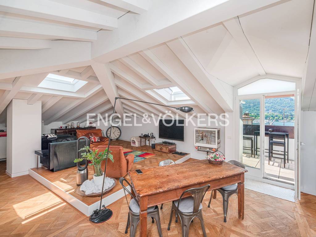 appartamento in vendita a Como in zona Como Centro