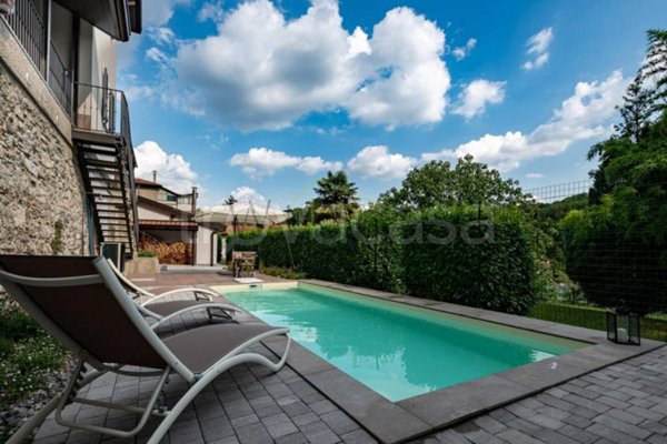 casa indipendente in vendita a Como in zona Camnago Volta