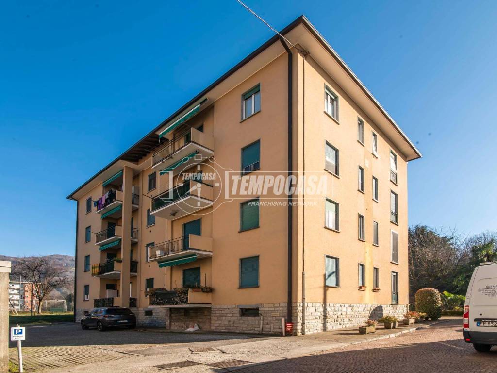 appartamento in vendita a Como in zona Lora