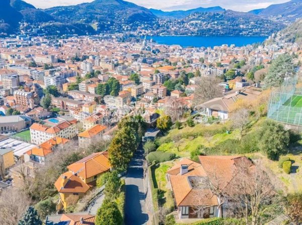 casa indipendente in vendita a Como in zona Como Centro