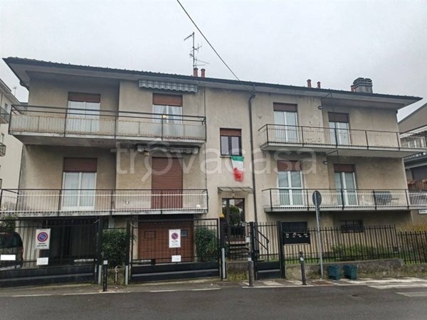 appartamento in vendita a Como in zona Lora