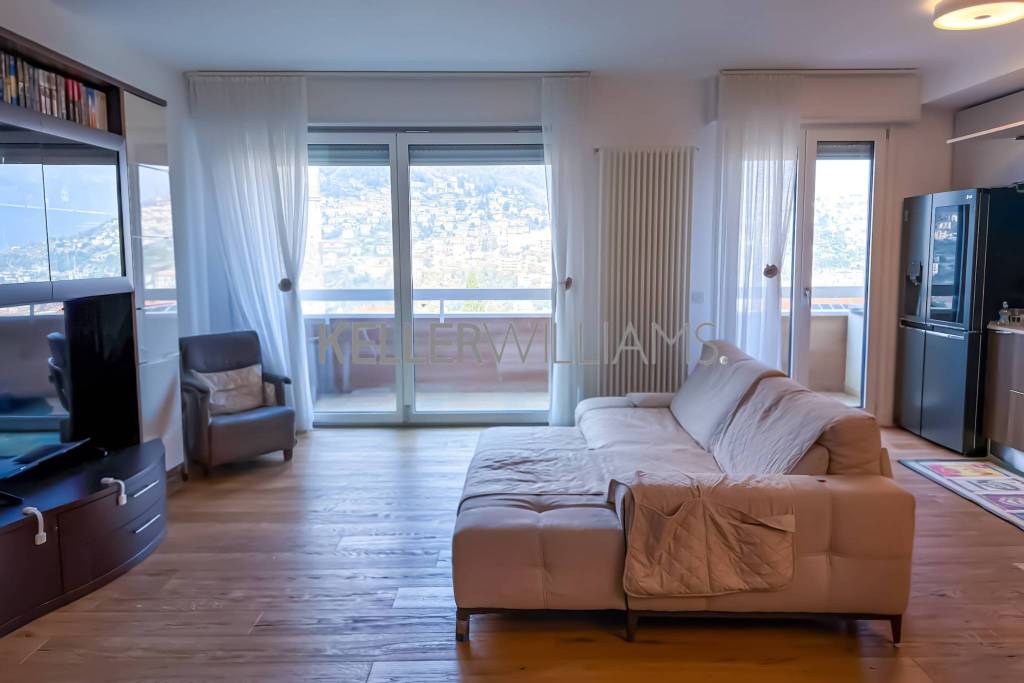 appartamento in vendita a Como in zona Tavernola