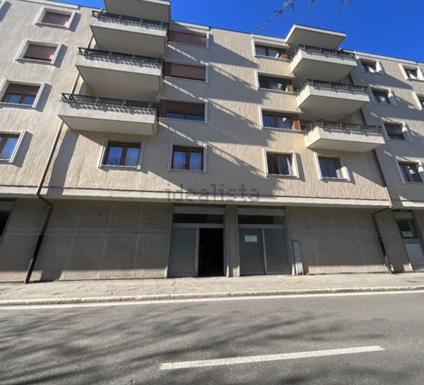 locale commerciale in vendita a Como in zona Viale Varese