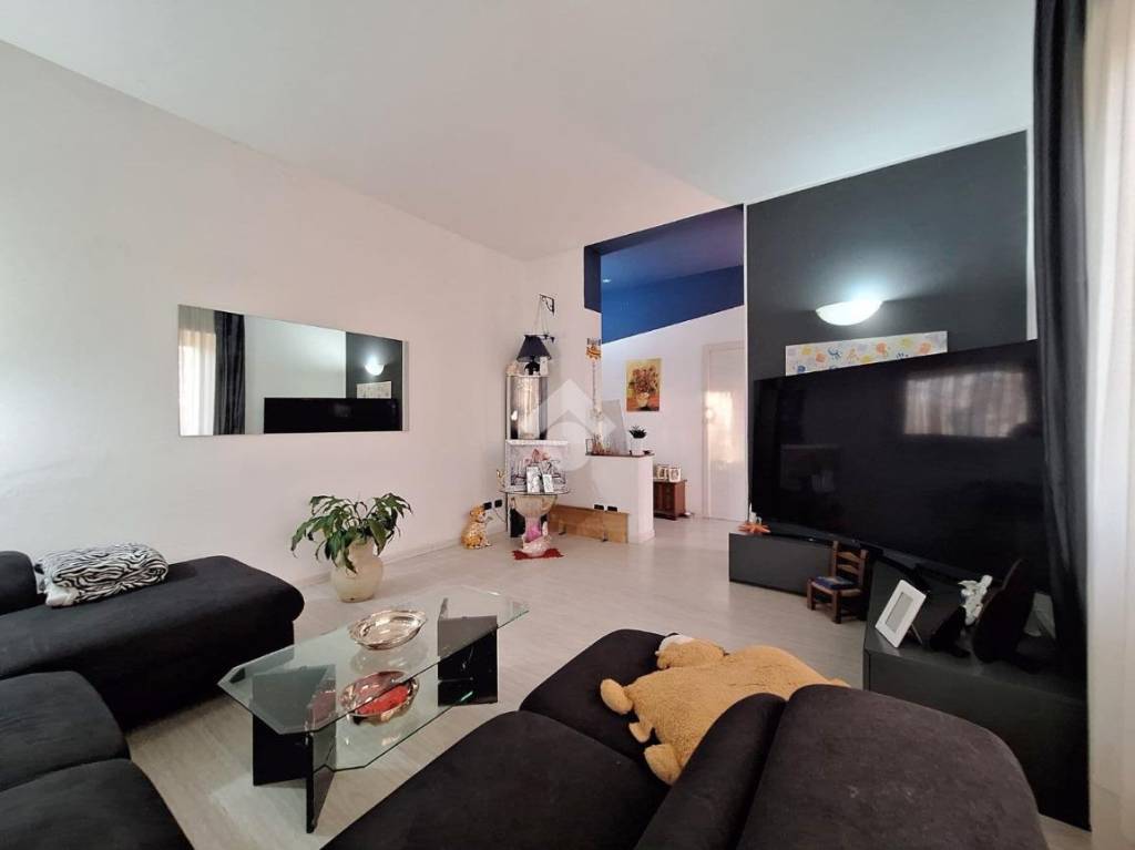 appartamento in vendita a Como in zona Albate