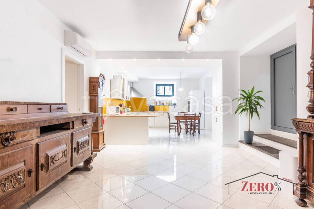 appartamento in vendita a Como in zona Valduce