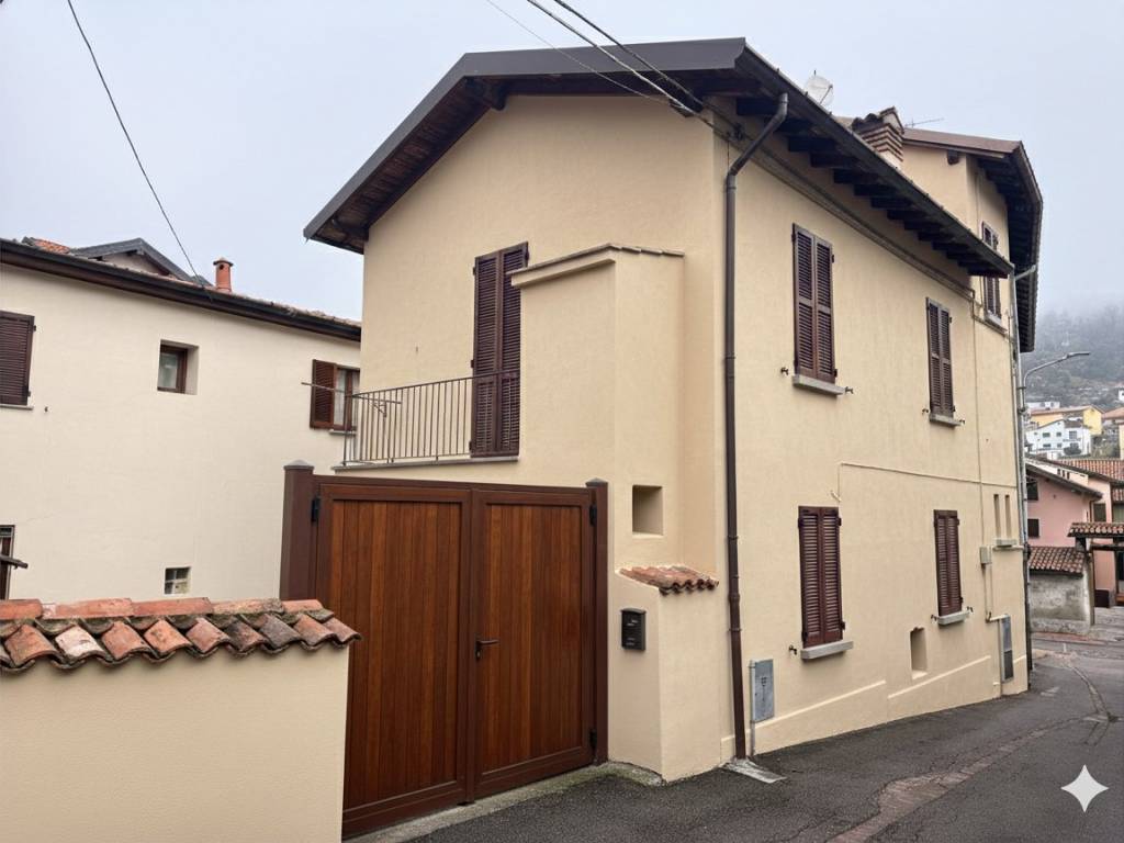 casa indipendente in vendita a Como in zona Monte Olimpino