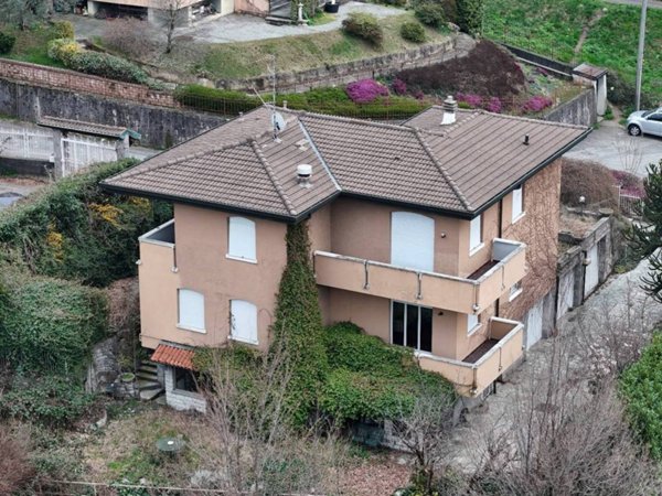 casa indipendente in vendita a Como in zona Albate