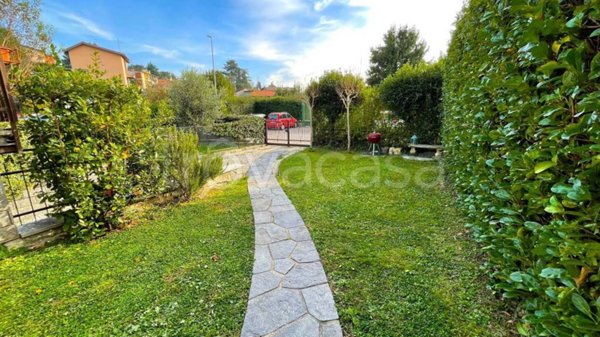 casa indipendente in vendita a Como in zona Prestino