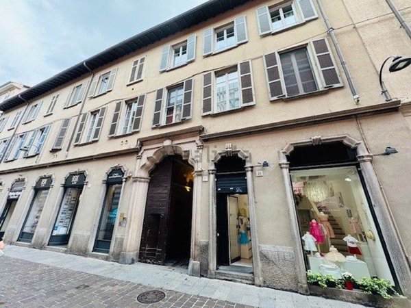 appartamento in vendita a Como in zona Como Centro