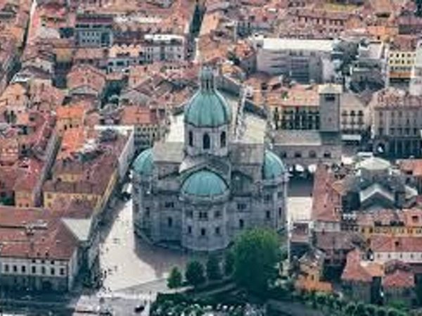 casa indipendente in vendita a Como in zona Como Centro