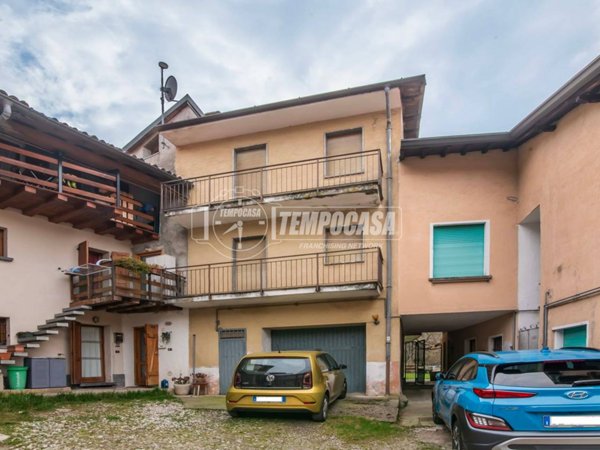 casa indipendente in vendita a Como in zona Civiglio