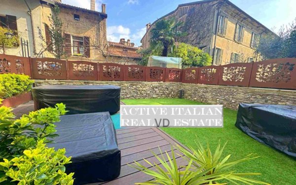 appartamento in vendita a Como in zona Piazza Volta