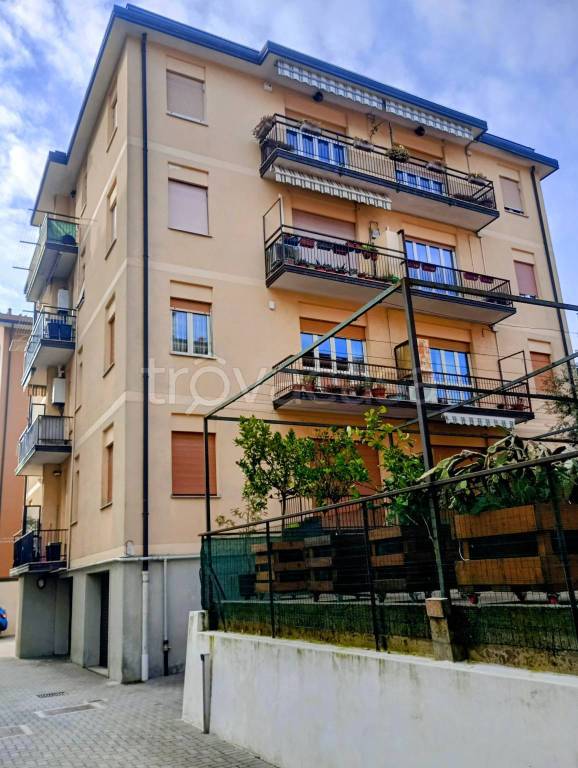 appartamento in vendita a Como in zona Lora