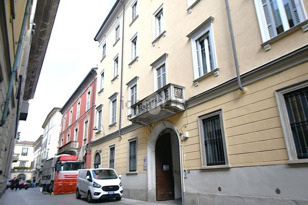 appartamento in vendita a Como in zona Como Centro