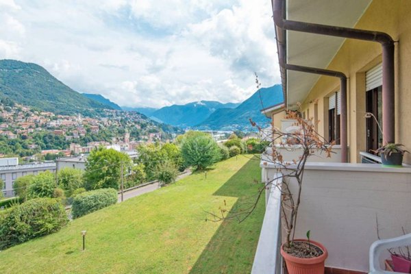 appartamento in vendita a Como in zona Tavernola