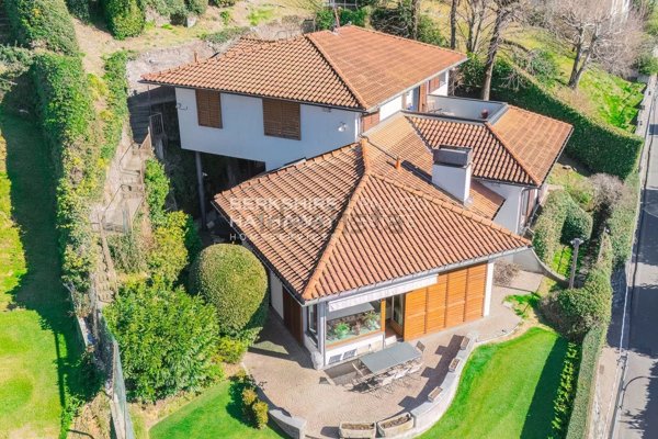 casa indipendente in vendita a Como in zona Garzola