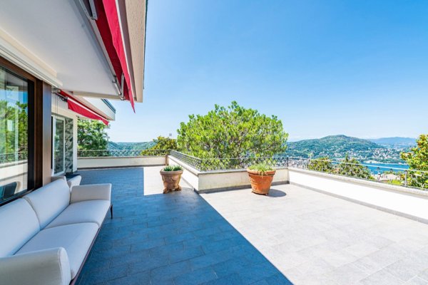 casa indipendente in vendita a Como in zona Garzola