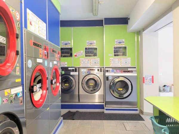 negozio in vendita a Como in zona Sagnino