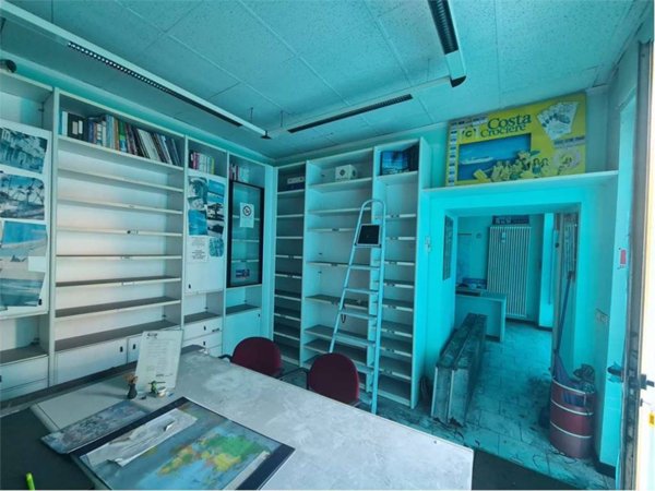 negozio in vendita a Como in zona Camerlata