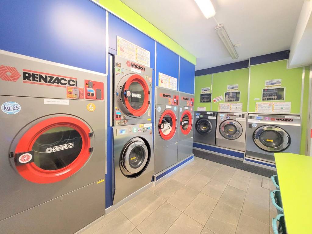 negozio in vendita a Como in zona Sagnino