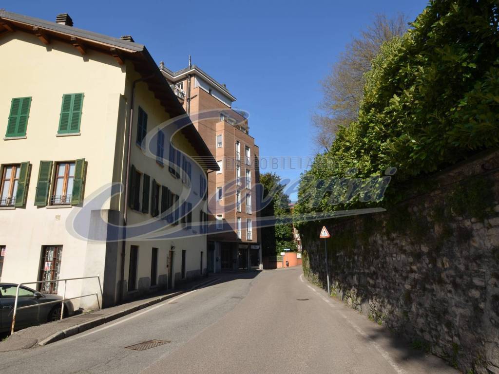 negozio in vendita a Como in zona Rebbio