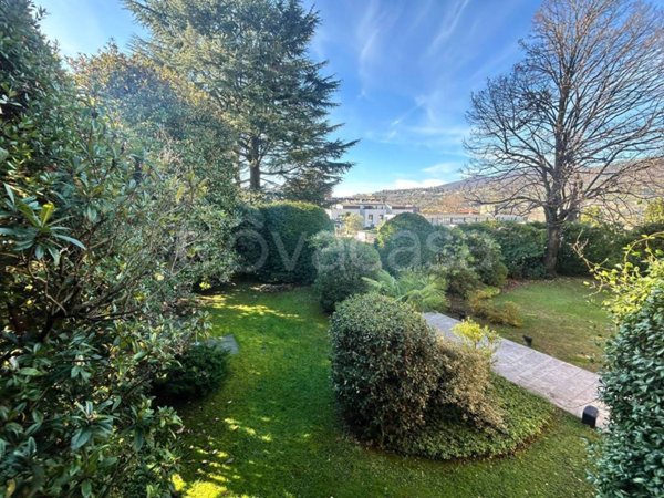 casa indipendente in vendita a Como in zona Villa Olmo