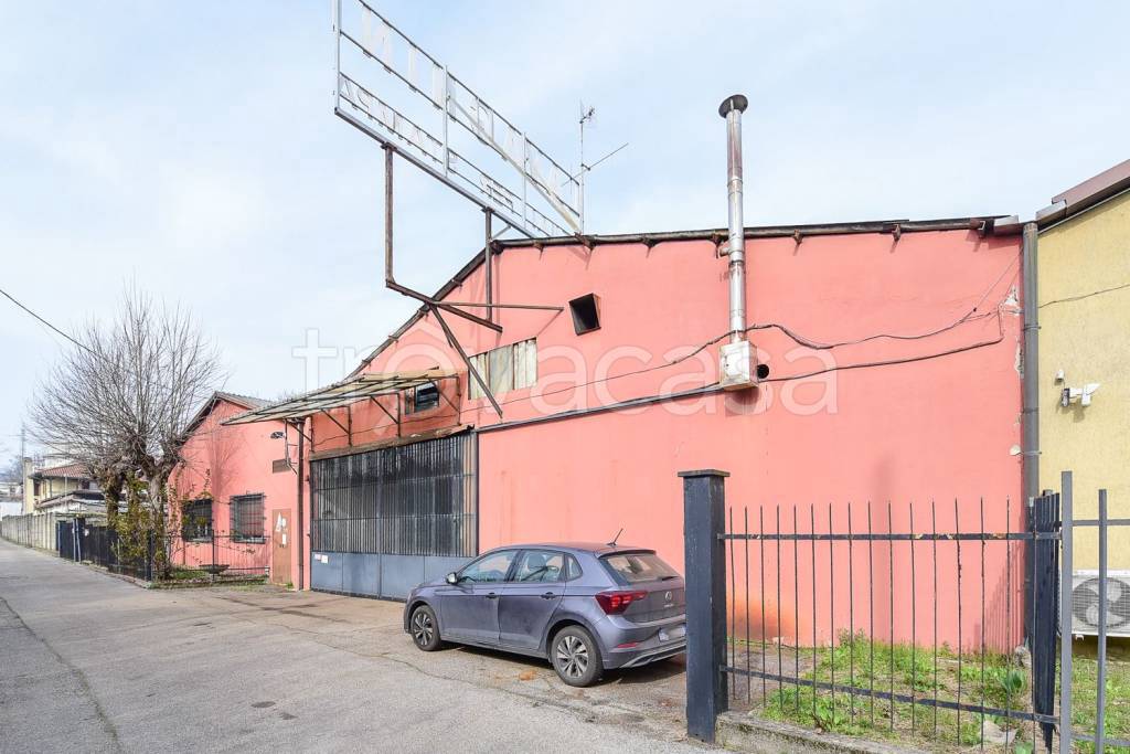 locale commerciale in vendita a Como in zona Camerlata