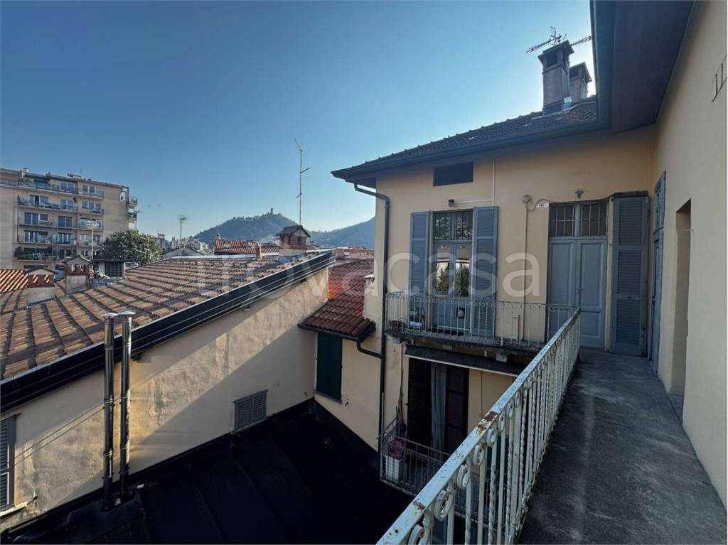 appartamento in vendita a Como in zona Borghi