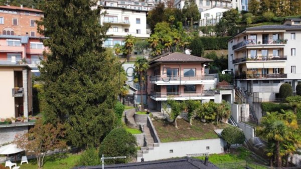 casa indipendente in vendita a Como in zona Villa Olmo