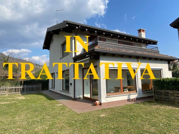 casa indipendente in vendita a Como in zona Lora