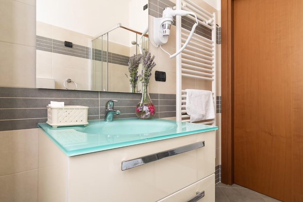 appartamento in vendita a Como in zona Borghi