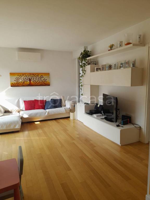 appartamento in vendita a Como in zona Caserme