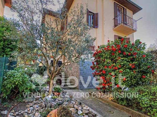 casa indipendente in vendita a Como in zona Borghi