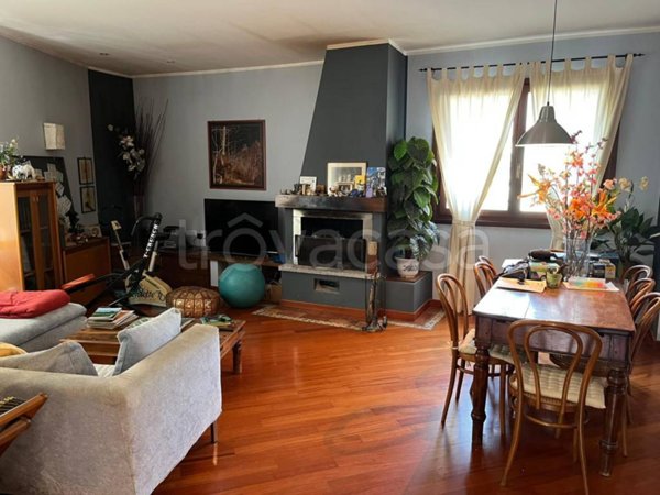 appartamento in vendita a Como in zona Tavernola