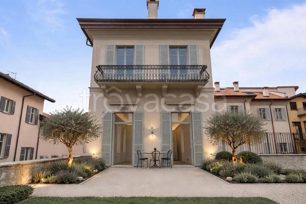 appartamento in vendita a Como in zona Como Centro