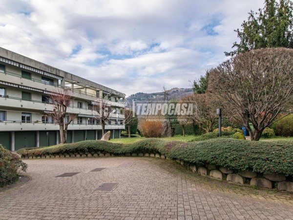 appartamento in vendita a Como in zona Lora
