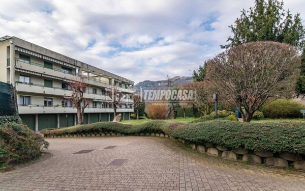 appartamento in vendita a Como in zona Lora