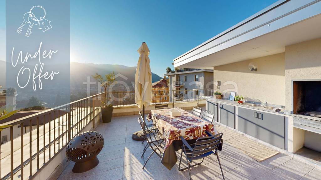 casa indipendente in vendita a Como in zona Valduce