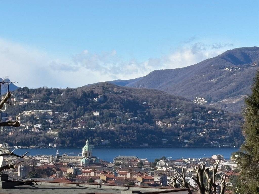 appartamento in vendita a Como in zona Lora