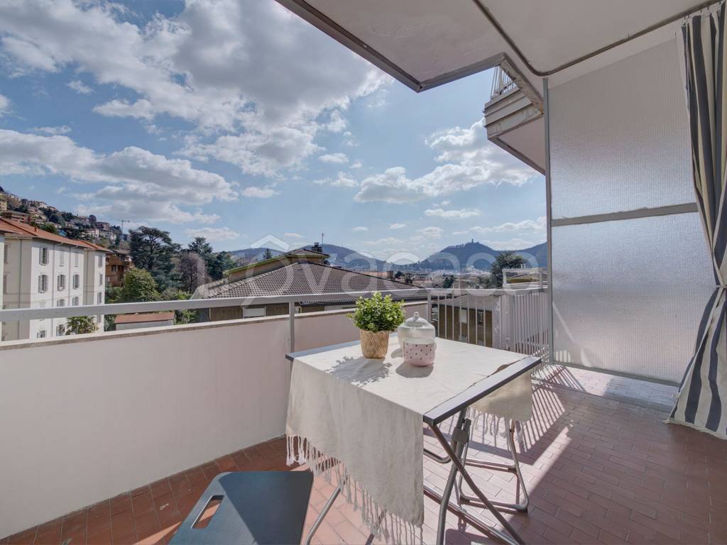 appartamento in vendita a Como in zona Valduce