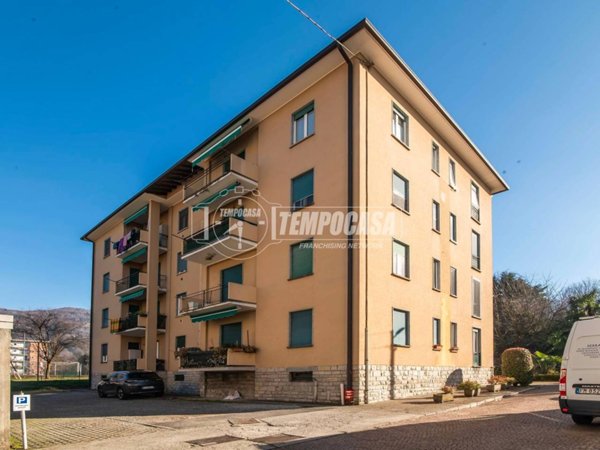 appartamento in vendita a Como in zona Lora