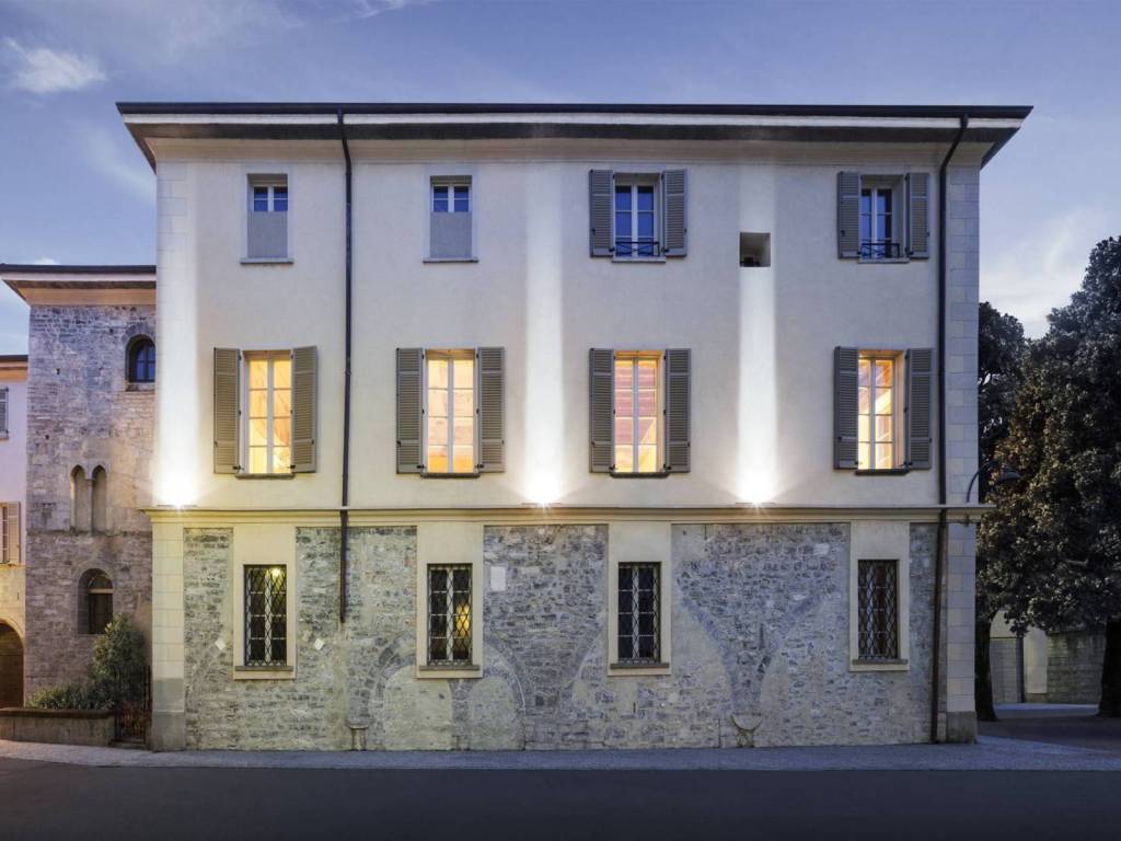 intera palazzina in vendita a Como in zona Como Centro